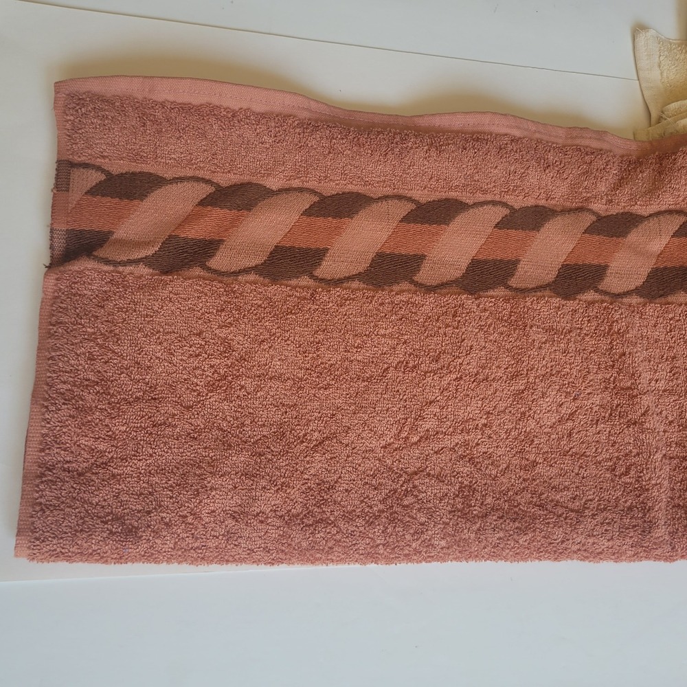 NWT Vintage JC Penny Terracotta Bath Towel Medallion